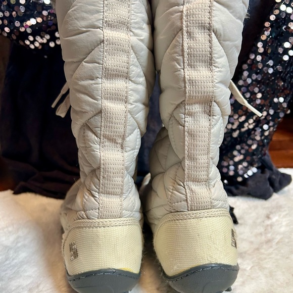 White Quilted Waterproof Winter Tall Boots Lace Up Fur Trim - Picture 9 of 14